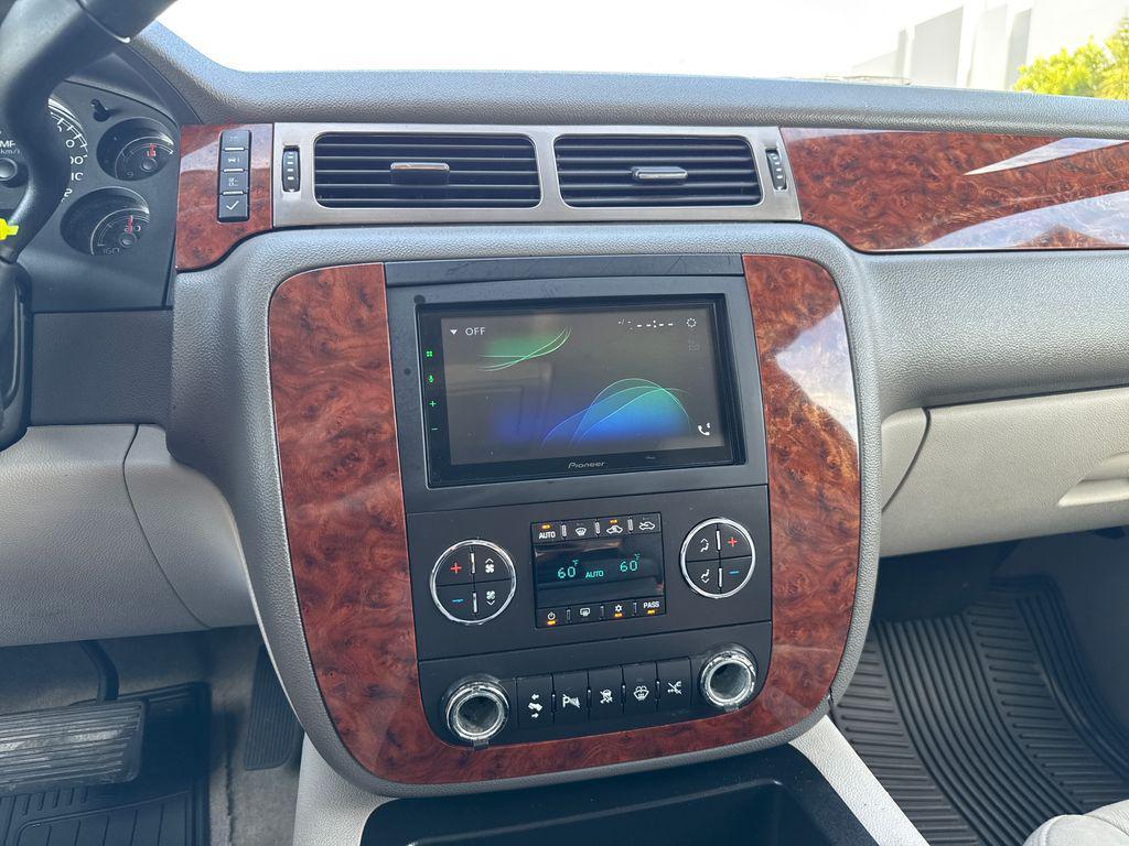 used 2007 Chevrolet Avalanche car, priced at $11,900