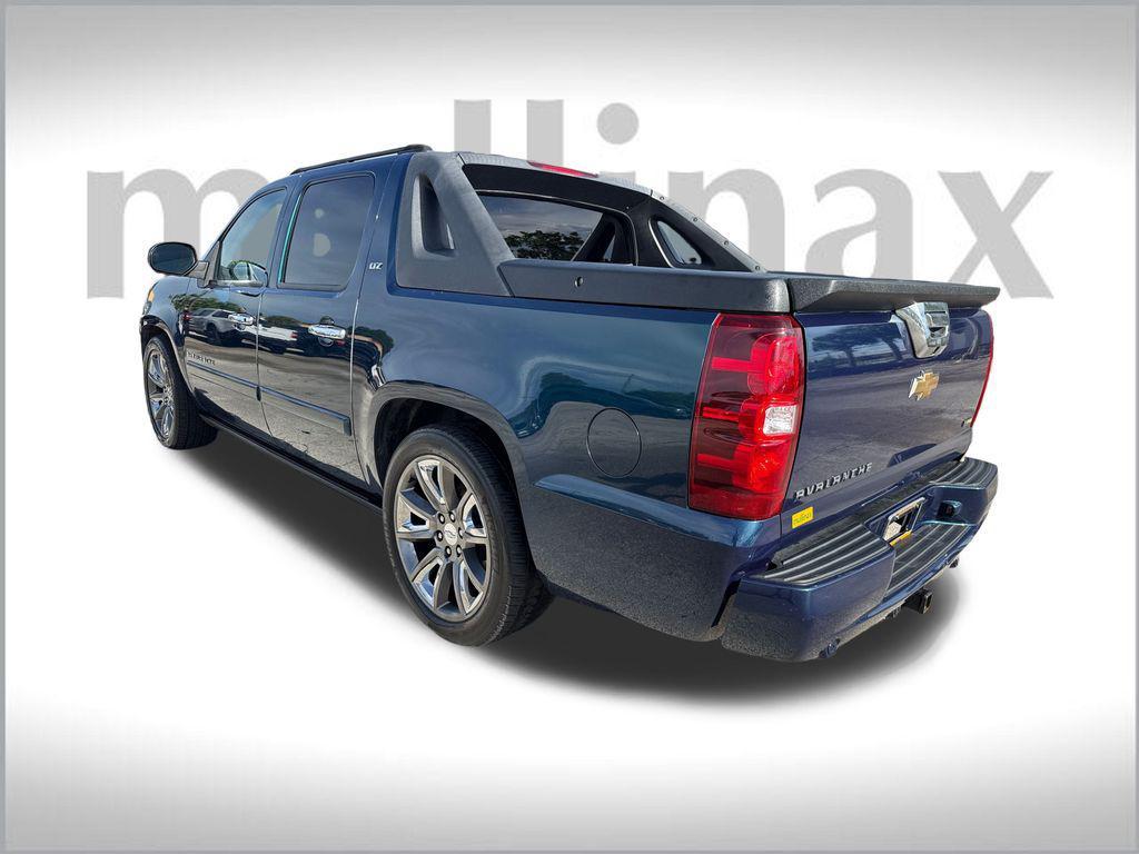 used 2007 Chevrolet Avalanche car, priced at $11,900