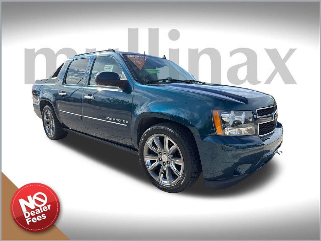 used 2007 Chevrolet Avalanche car, priced at $11,900