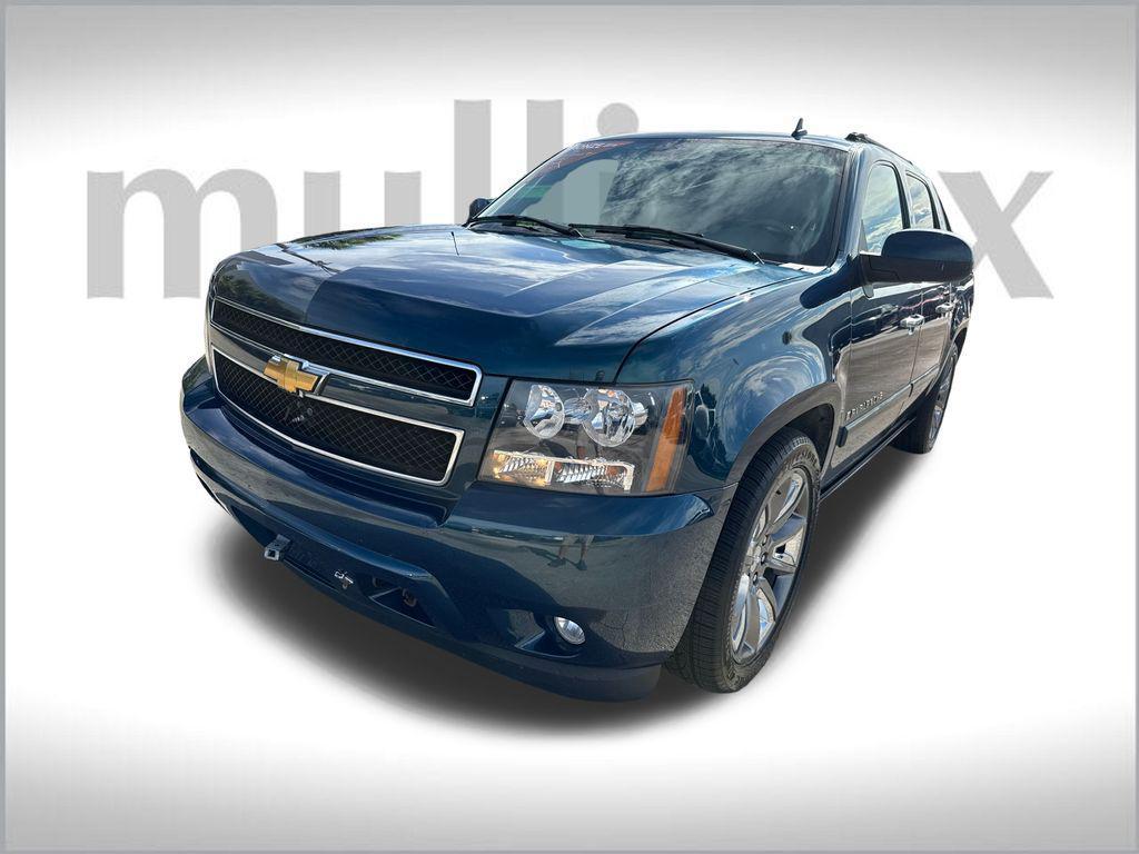 used 2007 Chevrolet Avalanche car, priced at $11,900