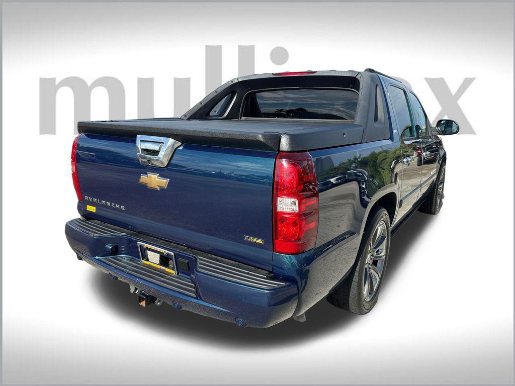used 2007 Chevrolet Avalanche car, priced at $11,900