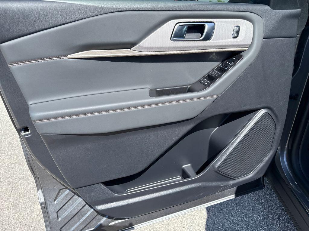 new 2025 Ford Explorer car, priced at $39,055
