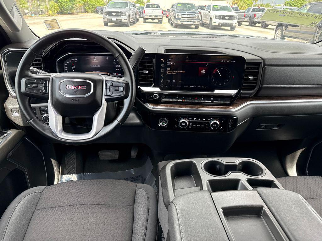 used 2024 GMC Sierra 1500 car, priced at $38,900