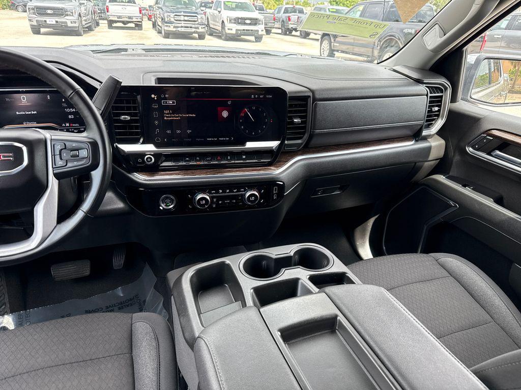 used 2024 GMC Sierra 1500 car, priced at $38,900