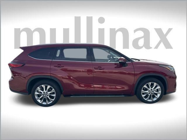 used 2023 Toyota Highlander Hybrid car, priced at $43,900