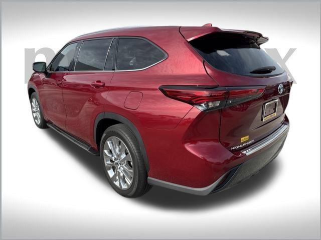 used 2023 Toyota Highlander Hybrid car, priced at $43,900