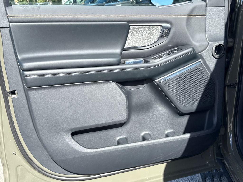 new 2025 Ford Expedition car, priced at $81,418