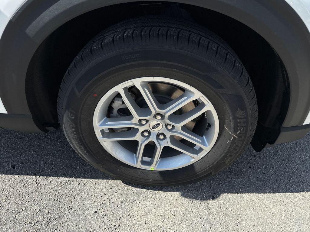 new 2025 Ford Explorer car, priced at $40,157