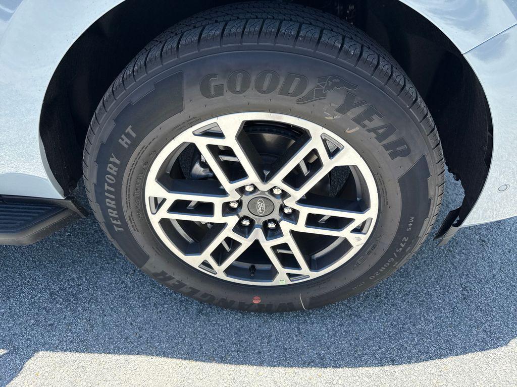 new 2025 Ford Expedition car, priced at $67,632