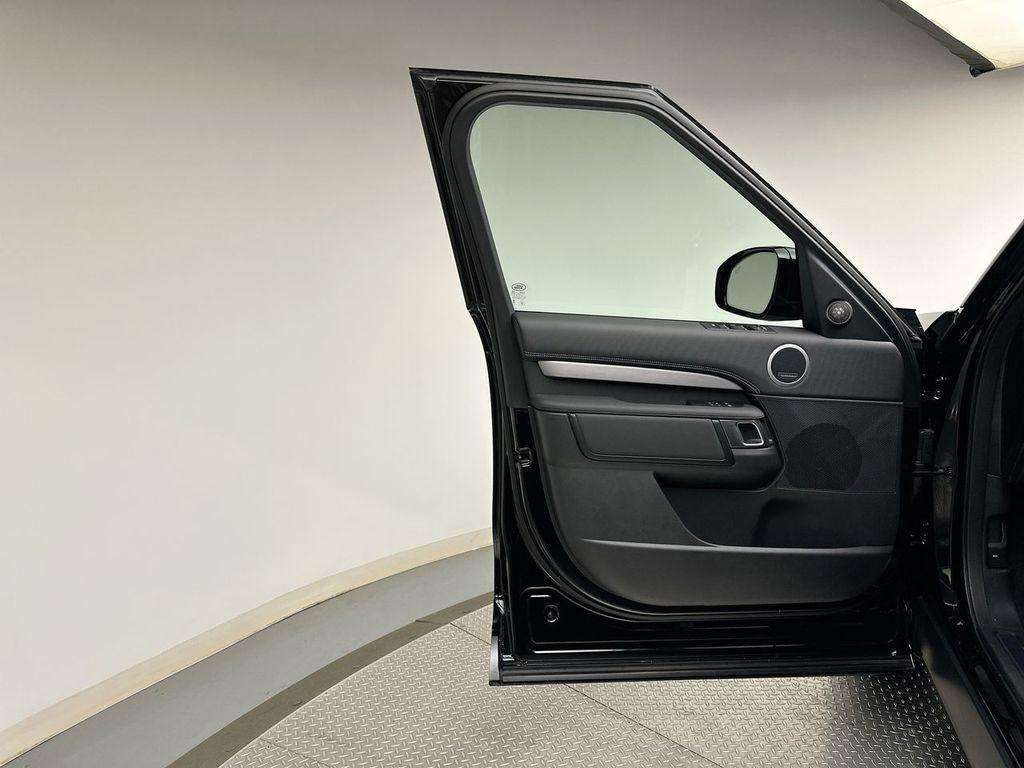 new 2026 Land Rover Discovery car, priced at $78,731