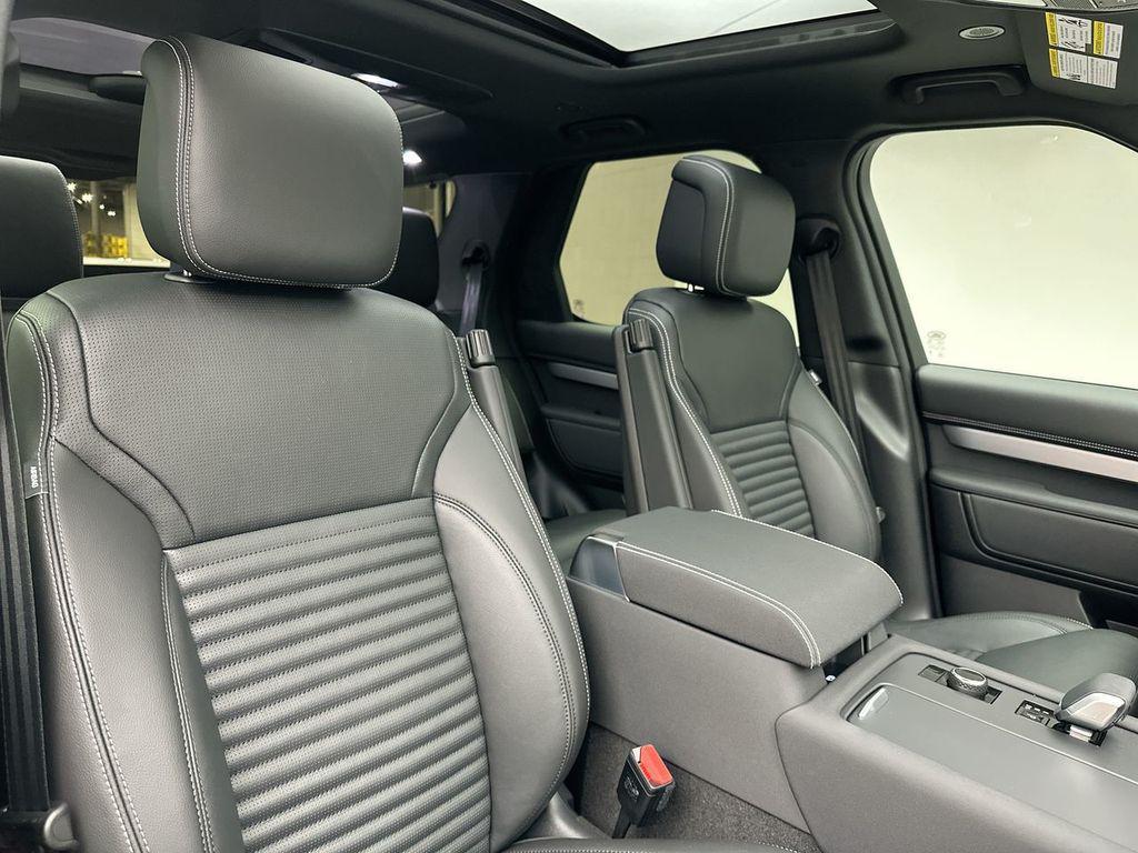 new 2026 Land Rover Discovery car, priced at $78,731