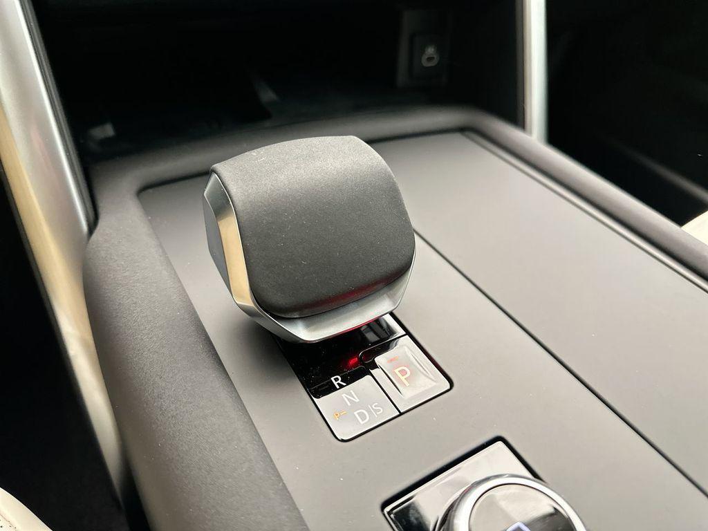 new 2025 Land Rover Discovery car, priced at $73,535