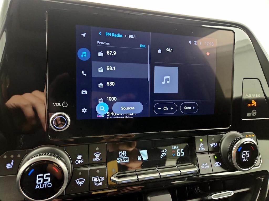 used 2023 Toyota Highlander Hybrid car, priced at $40,998