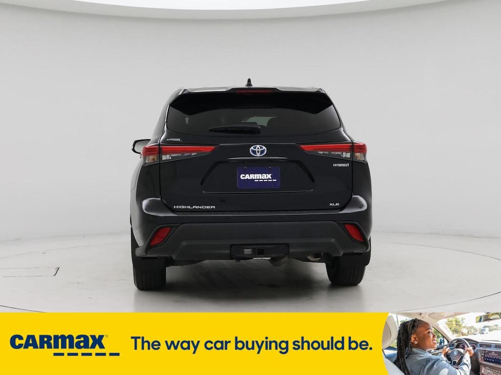 used 2023 Toyota Highlander Hybrid car, priced at $40,998