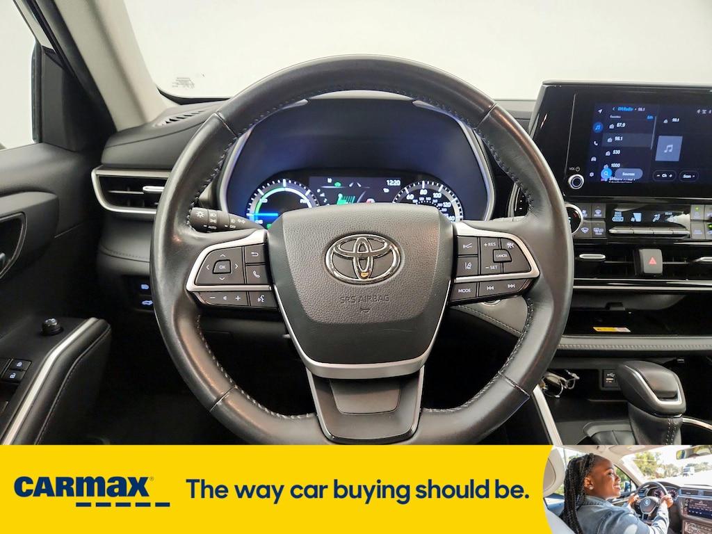used 2023 Toyota Highlander Hybrid car, priced at $40,998