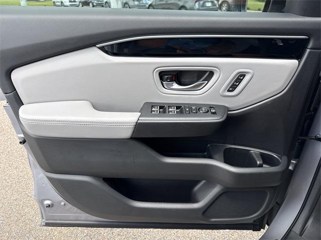 new 2025 Honda Pilot car, priced at $48,383