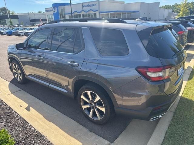 used 2025 Honda Pilot car, priced at $42,997