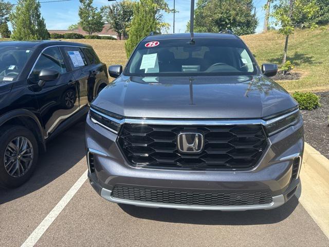 used 2025 Honda Pilot car, priced at $42,997