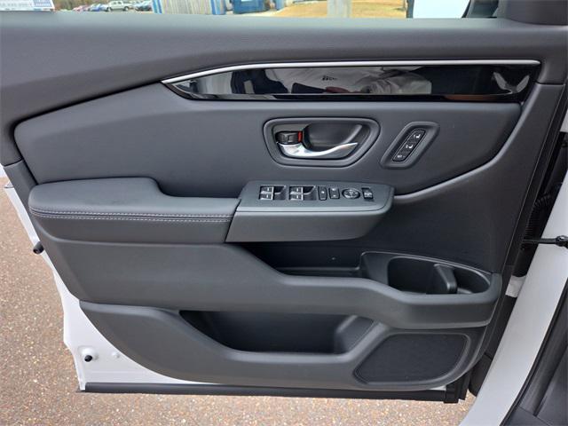 new 2025 Honda Pilot car, priced at $47,833