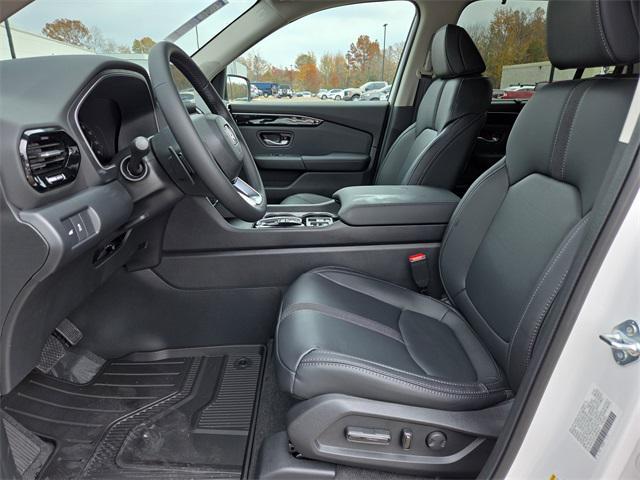 new 2025 Honda Pilot car, priced at $47,933
