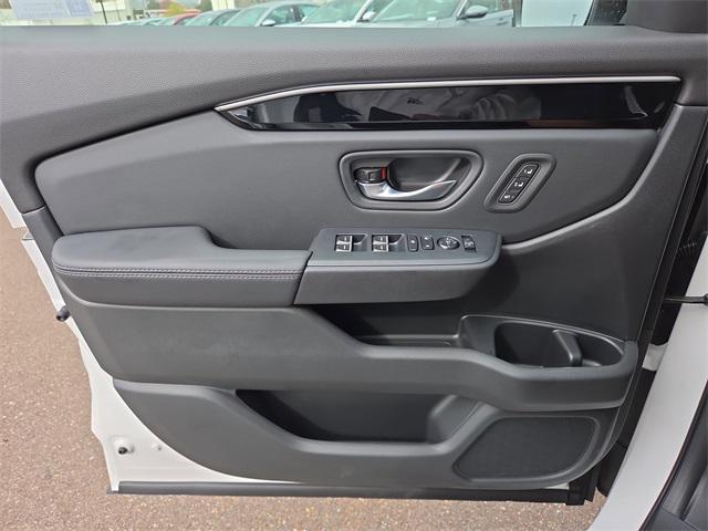 new 2025 Honda Pilot car, priced at $47,933