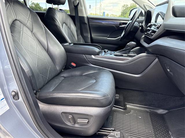 used 2021 Toyota Highlander car, priced at $35,987