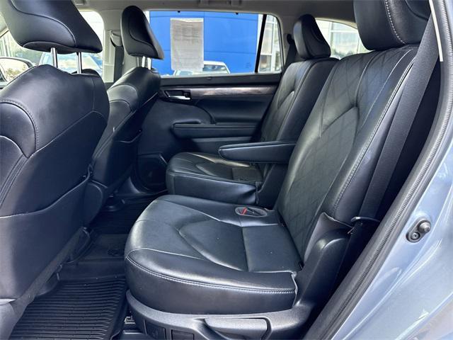 used 2021 Toyota Highlander car, priced at $35,987