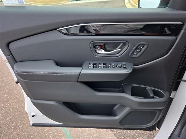 new 2025 Honda Pilot car, priced at $47,833