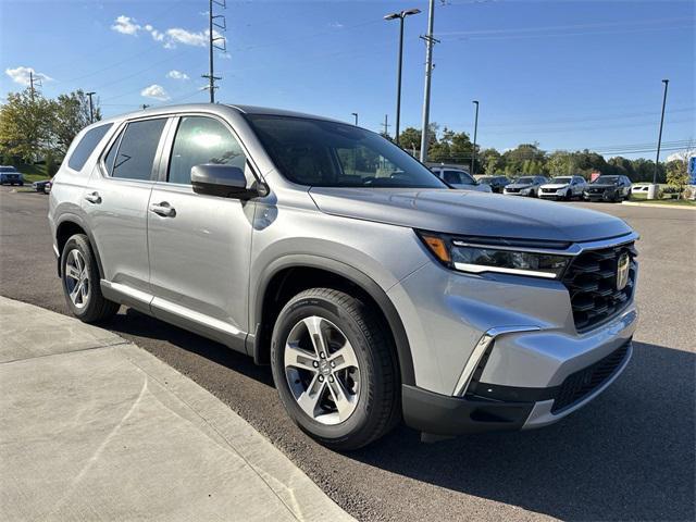 new 2025 Honda Pilot car, priced at $44,708