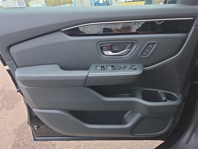 new 2025 Honda Pilot car, priced at $48,028