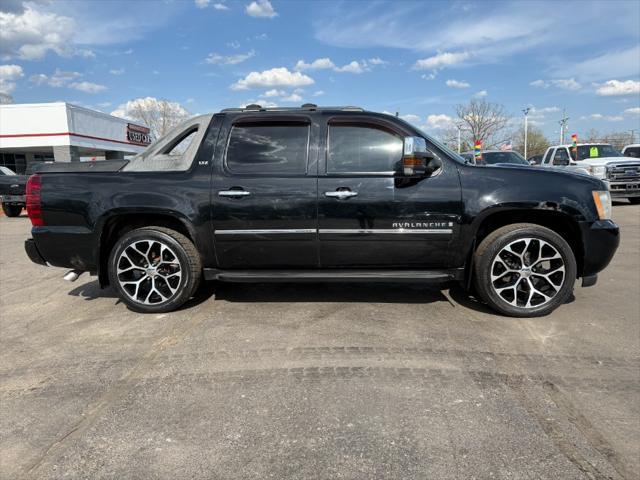 used 2009 Chevrolet Avalanche car, priced at $6,900