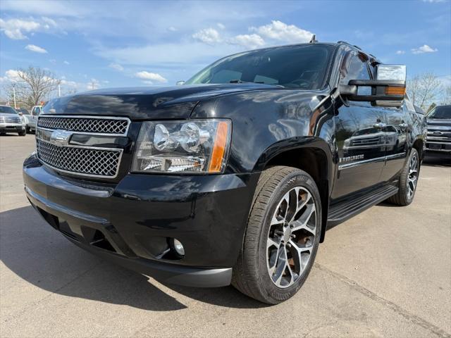 used 2009 Chevrolet Avalanche car, priced at $6,900