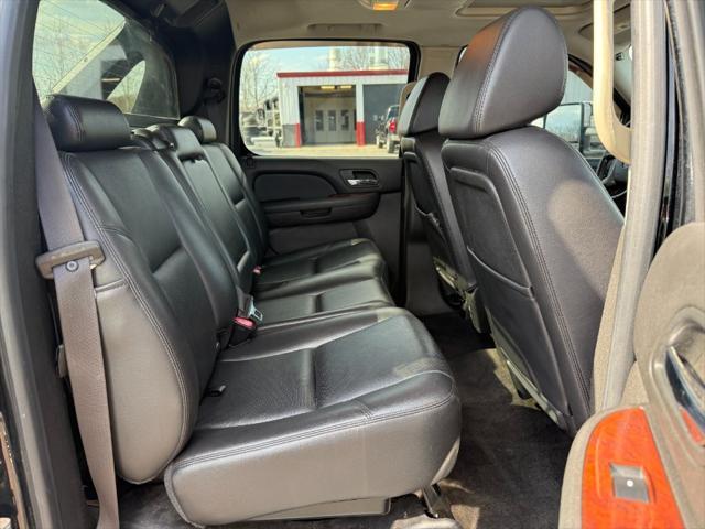 used 2009 Chevrolet Avalanche car, priced at $6,900