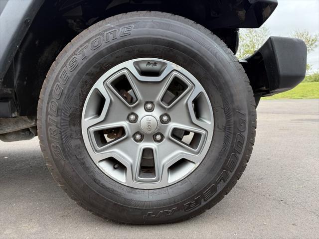used 2015 Jeep Wrangler Unlimited car, priced at $14,900