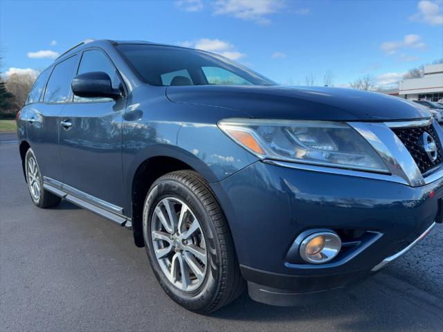 used 2014 Nissan Pathfinder car, priced at $5,900