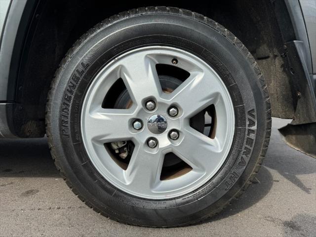 used 2012 Jeep Grand Cherokee car, priced at $5,900