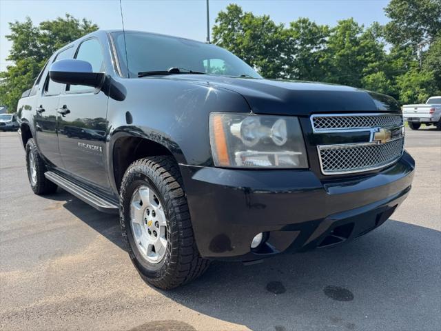 used 2008 Chevrolet Avalanche car, priced at $4,900