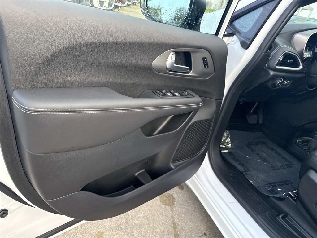 new 2026 Chrysler Pacifica car, priced at $46,610