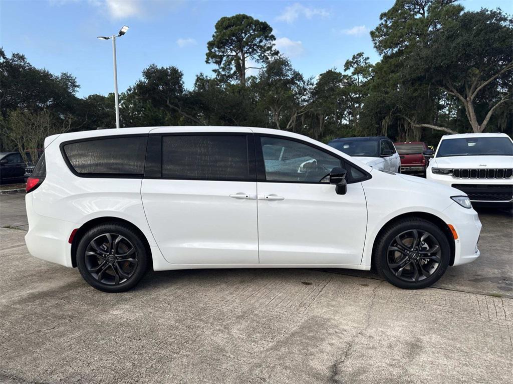 new 2026 Chrysler Pacifica car, priced at $46,610