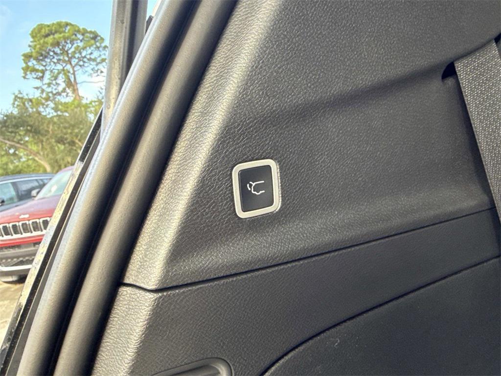 new 2026 Chrysler Pacifica car, priced at $46,610