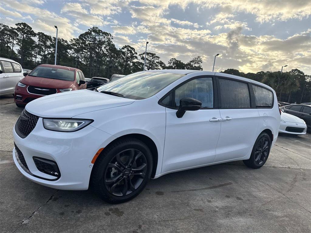 new 2026 Chrysler Pacifica car, priced at $46,610