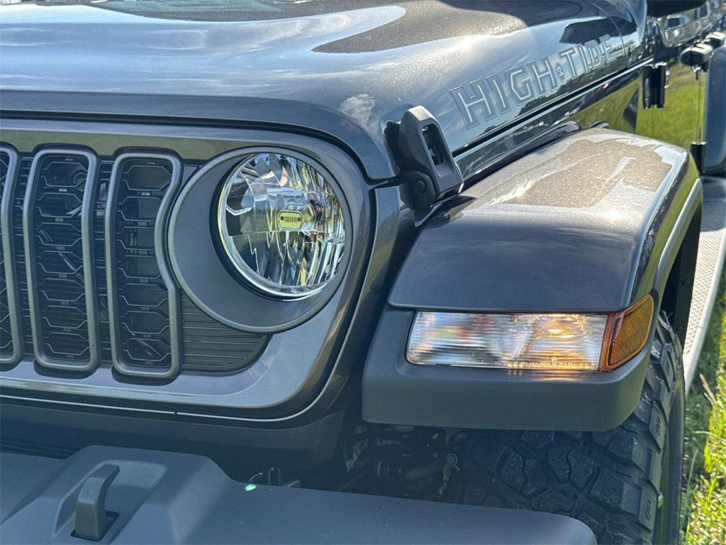 new 2025 Jeep Gladiator car, priced at $53,795