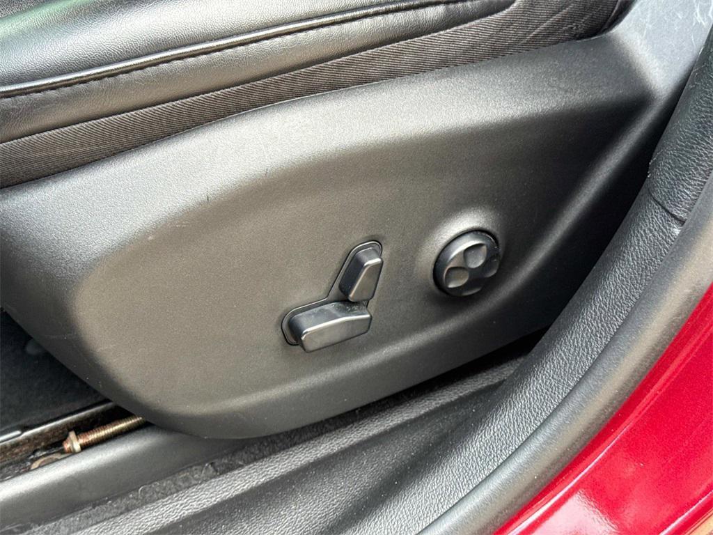 used 2020 Jeep Cherokee car, priced at $18,444