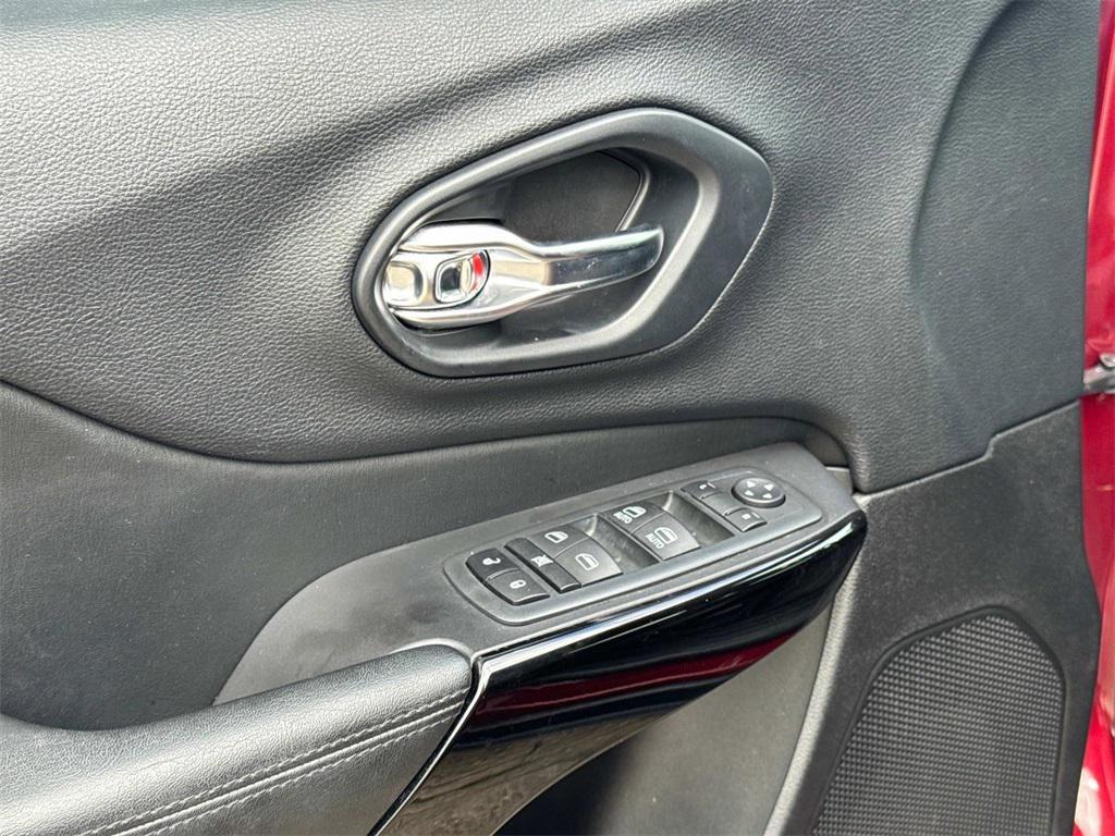 used 2020 Jeep Cherokee car, priced at $18,444