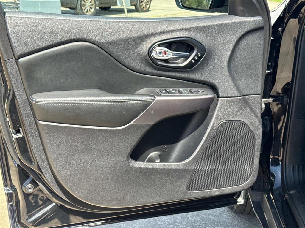 used 2022 Jeep Cherokee car, priced at $22,444