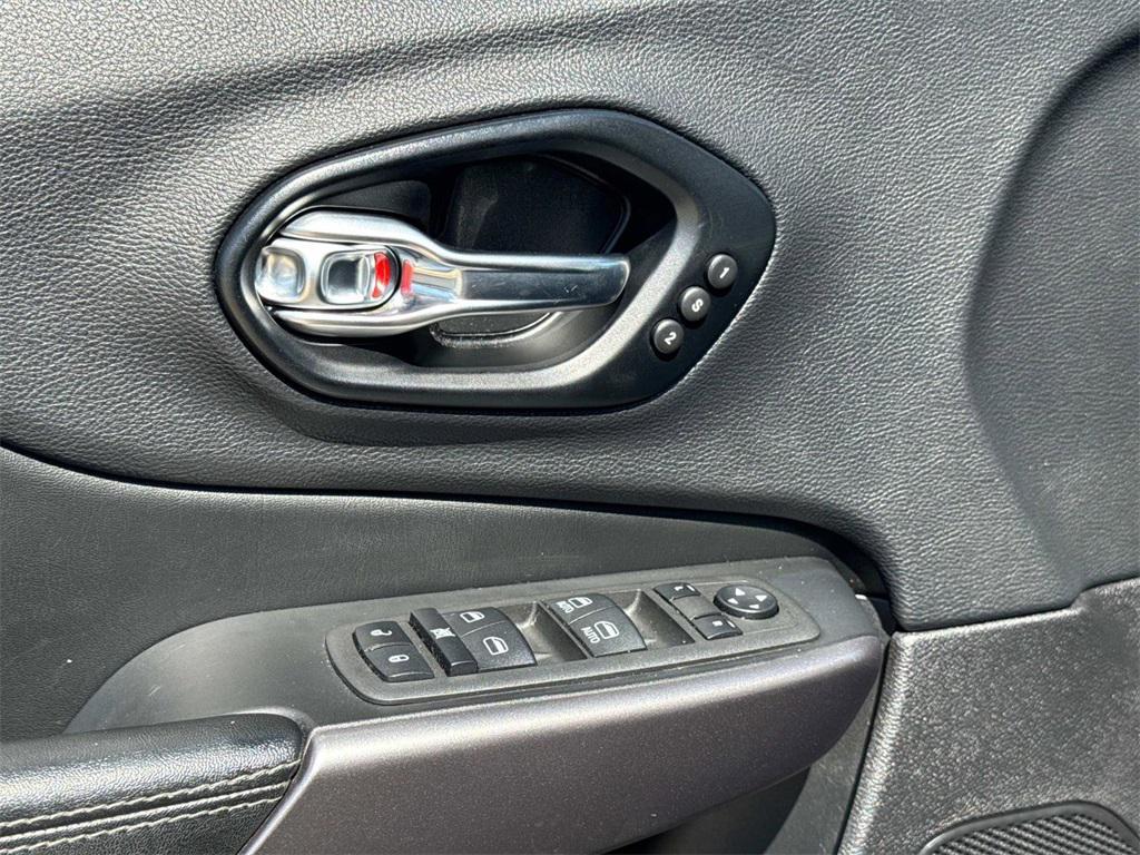 used 2022 Jeep Cherokee car, priced at $22,444