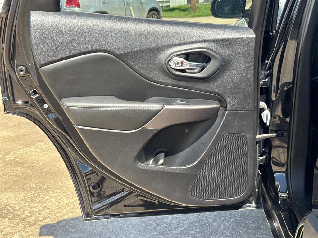 used 2022 Jeep Cherokee car, priced at $22,444