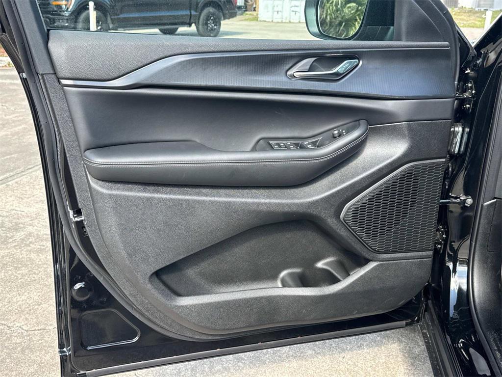 new 2025 Jeep Grand Cherokee L car, priced at $44,420