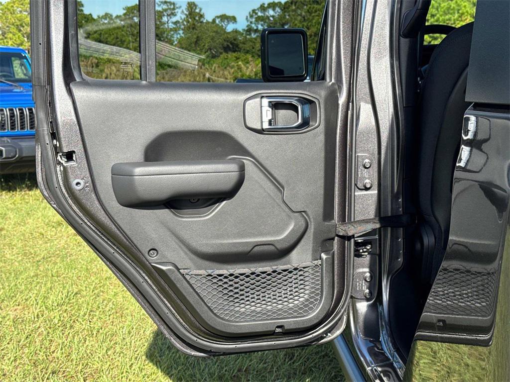 new 2026 Jeep Gladiator car, priced at $58,760