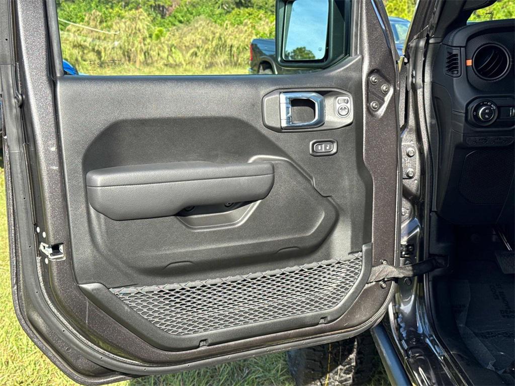 new 2026 Jeep Gladiator car, priced at $58,760